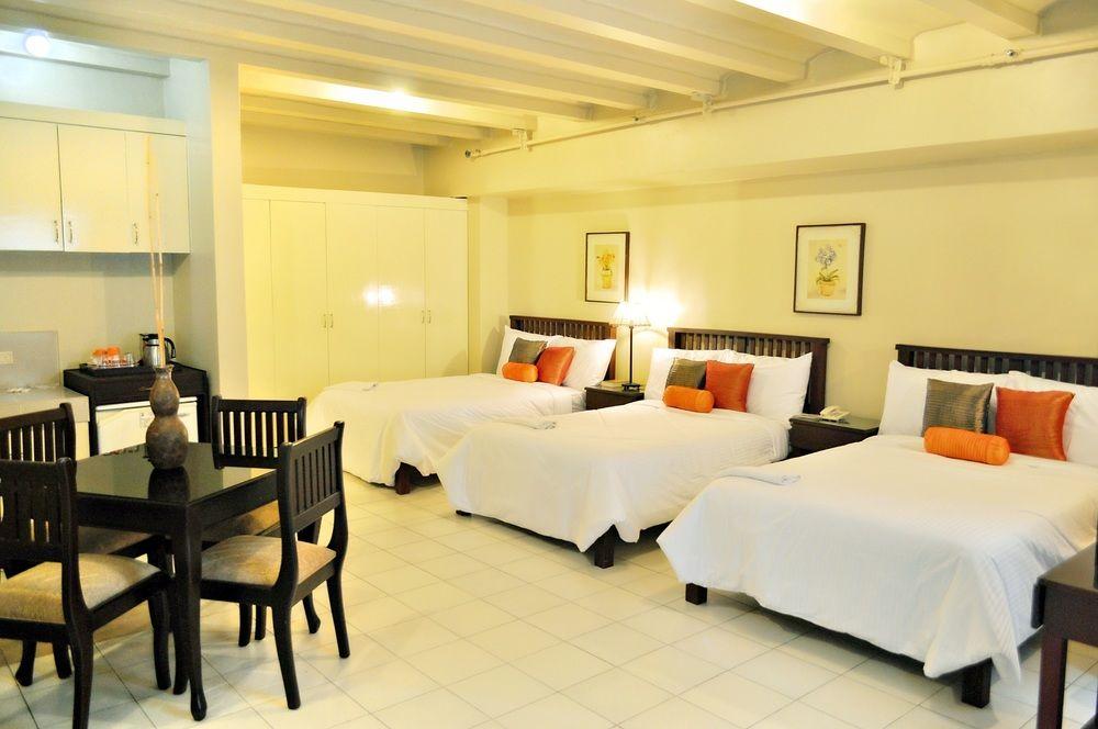 Oyo 103 Artina Suites Hotel Makati City Exterior photo