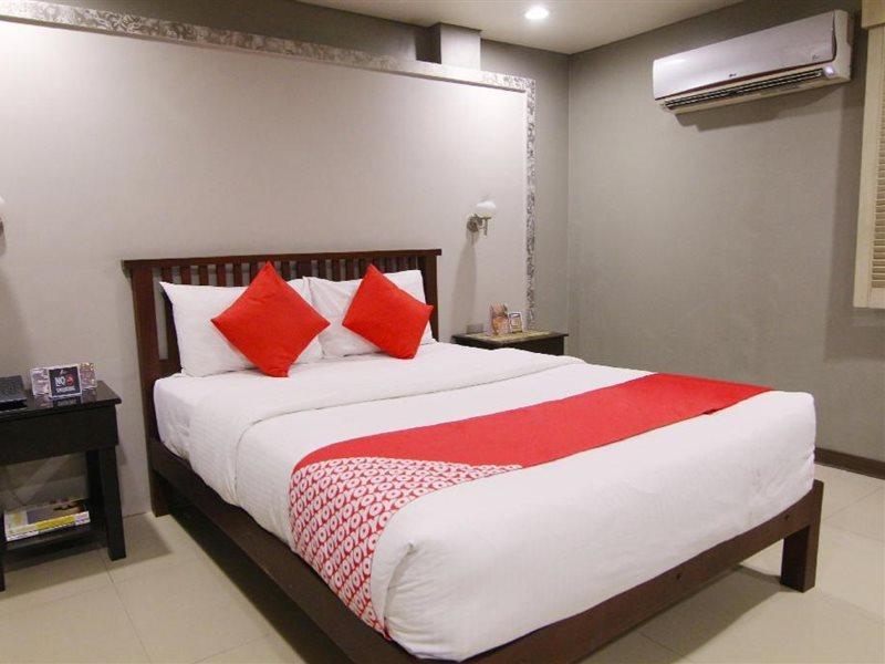 Oyo 103 Artina Suites Hotel Makati City Exterior photo