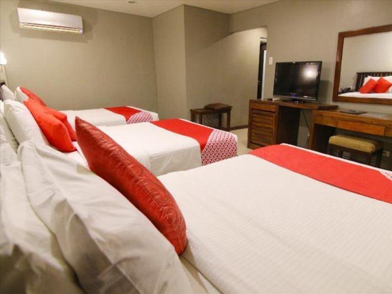 Oyo 103 Artina Suites Hotel Makati City Exterior photo