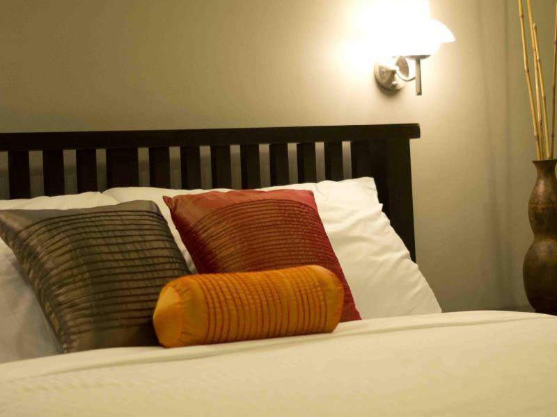 Oyo 103 Artina Suites Hotel Makati City Exterior photo