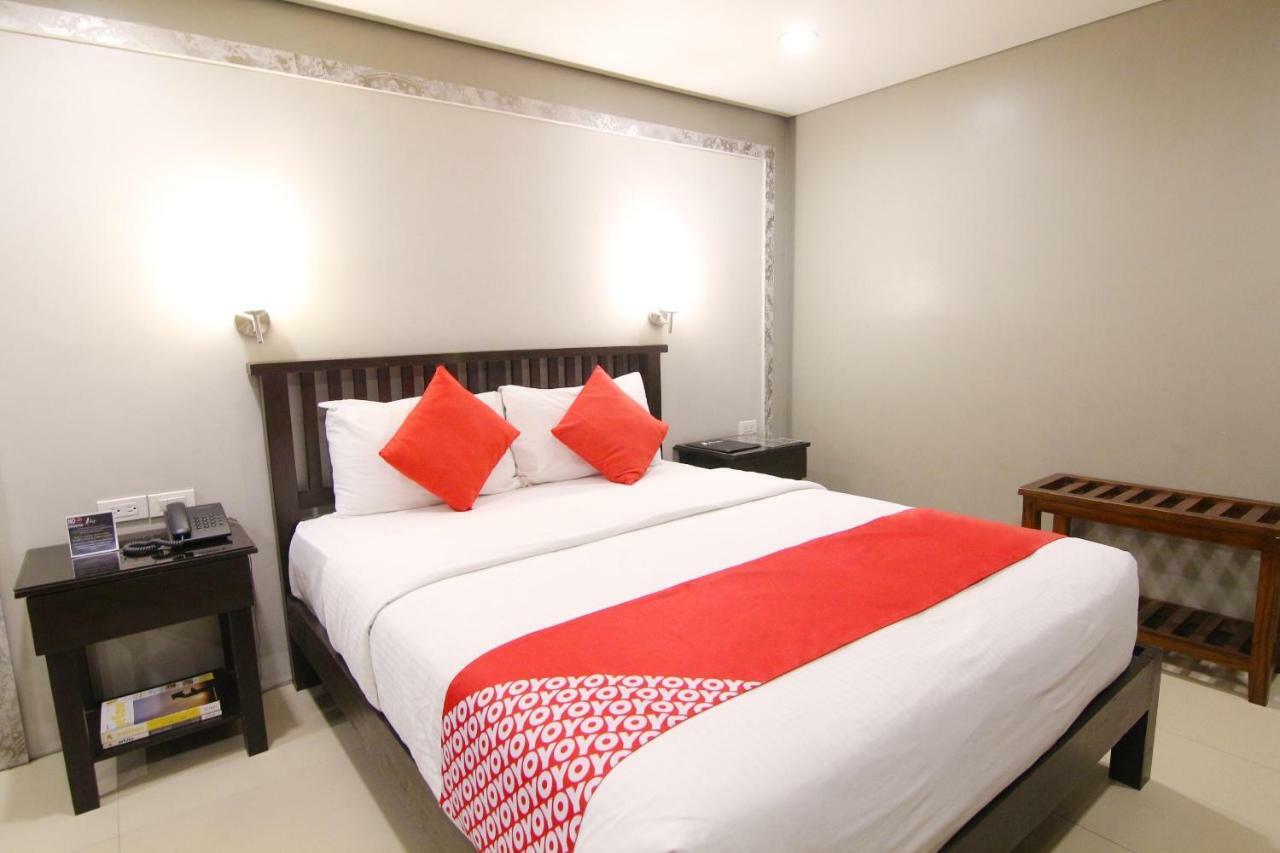 Oyo 103 Artina Suites Hotel Makati City Exterior photo