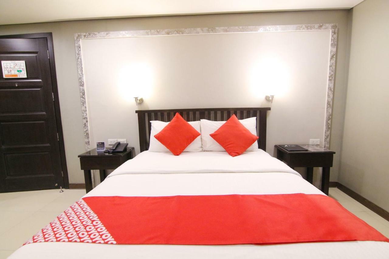 Oyo 103 Artina Suites Hotel Makati City Exterior photo