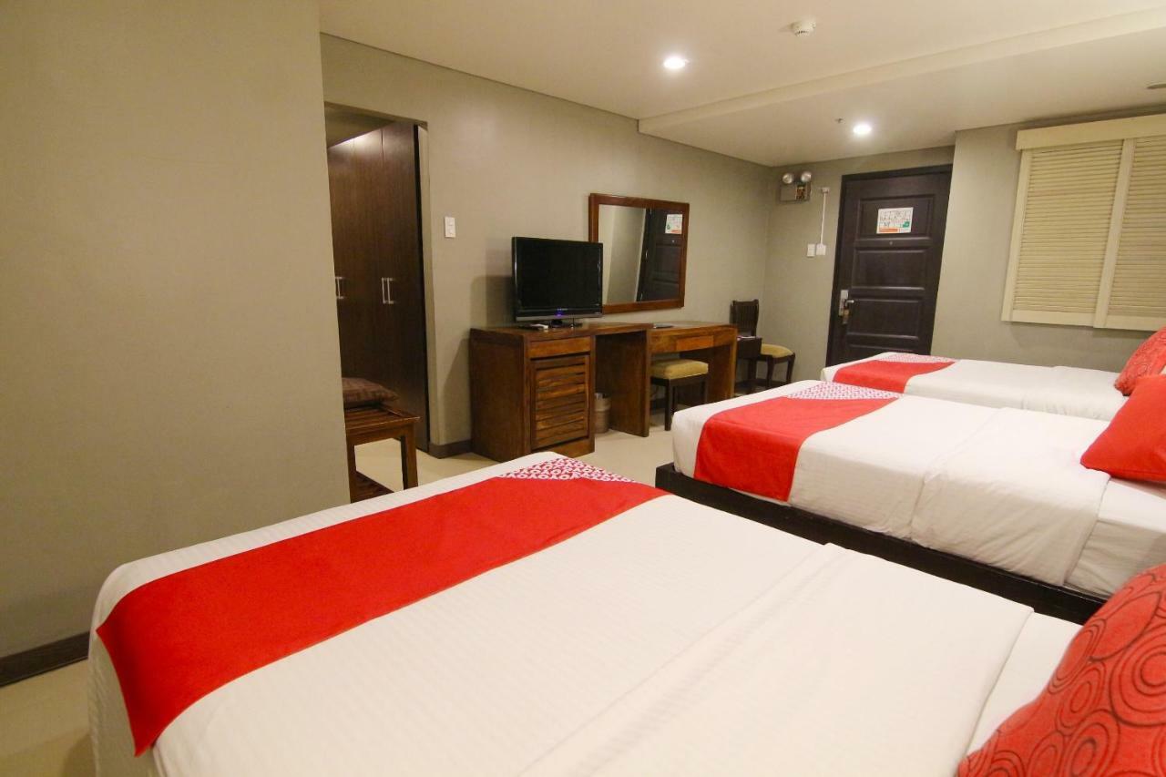 Oyo 103 Artina Suites Hotel Makati City Exterior photo