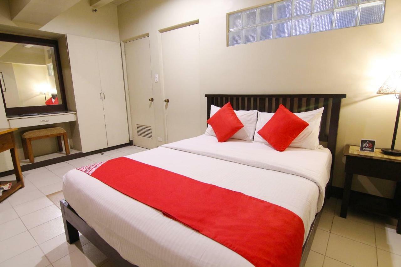 Oyo 103 Artina Suites Hotel Makati City Exterior photo