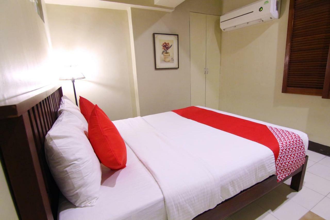 Oyo 103 Artina Suites Hotel Makati City Exterior photo