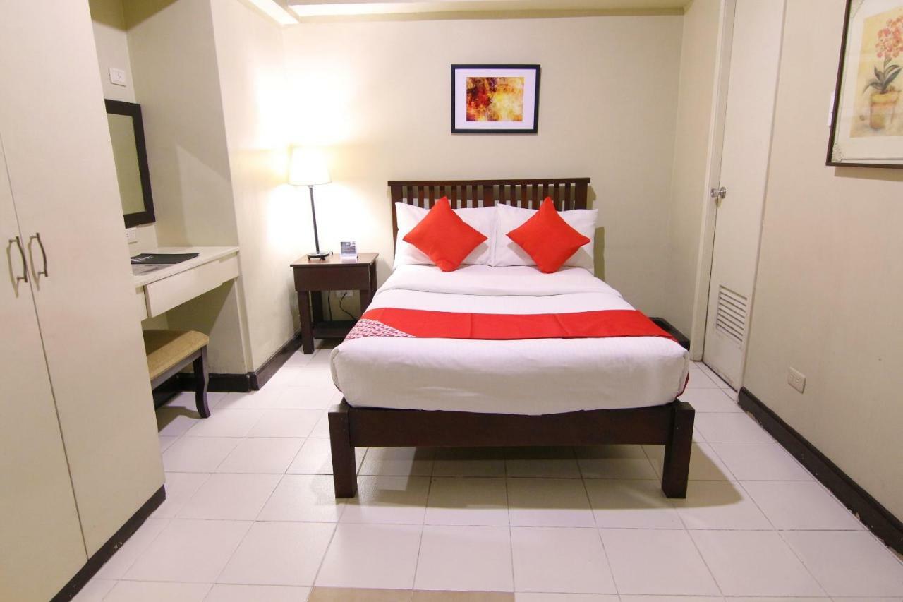 Oyo 103 Artina Suites Hotel Makati City Exterior photo
