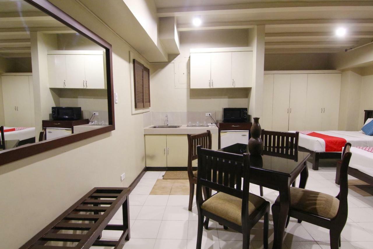 Oyo 103 Artina Suites Hotel Makati City Exterior photo