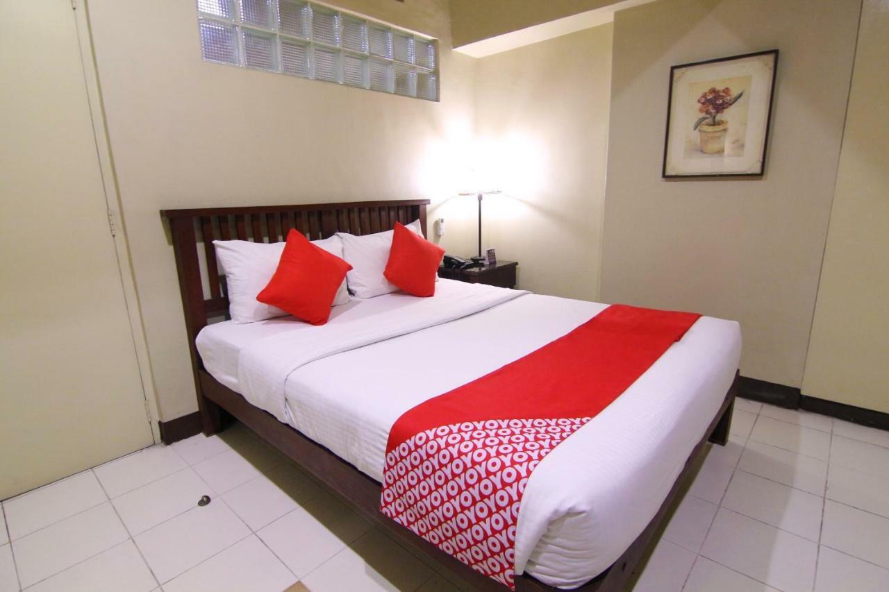 Oyo 103 Artina Suites Hotel Makati City Exterior photo
