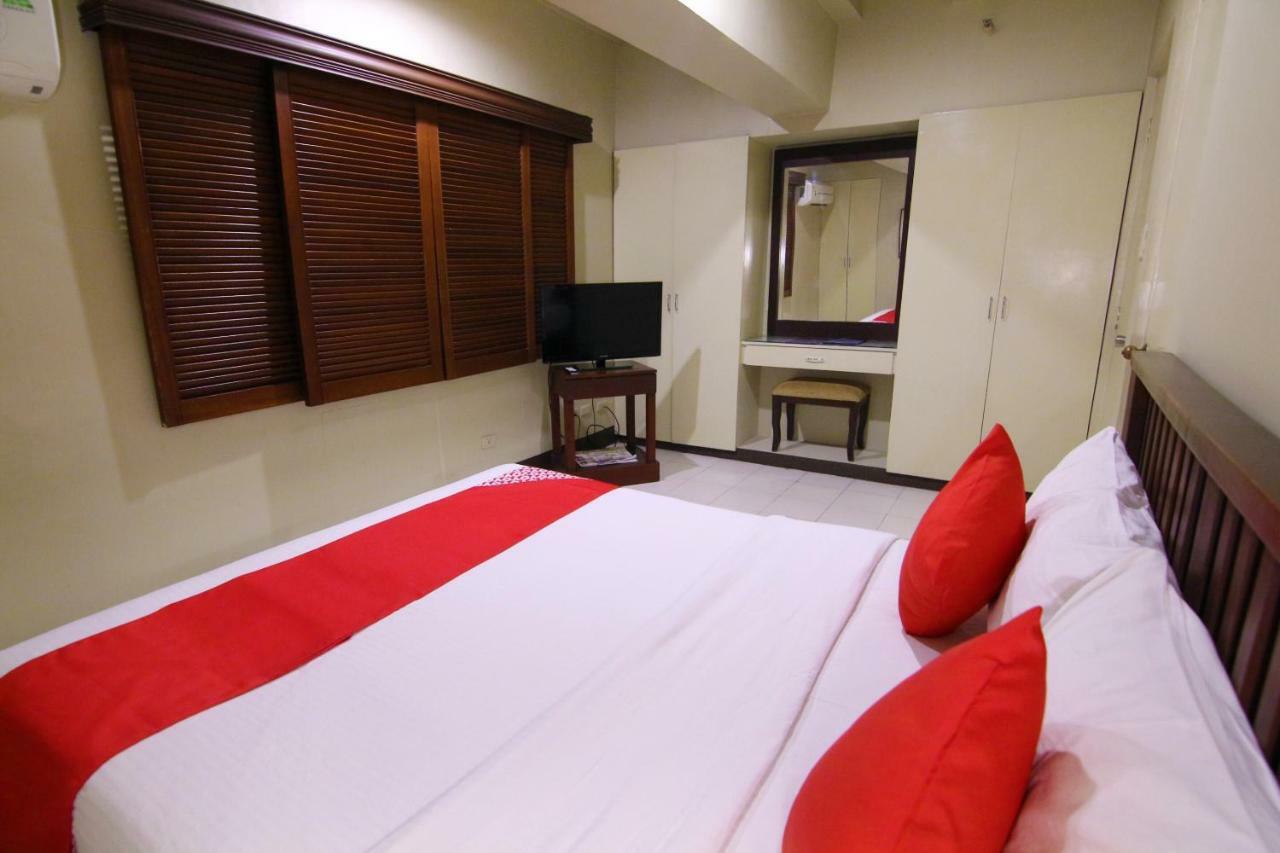 Oyo 103 Artina Suites Hotel Makati City Exterior photo
