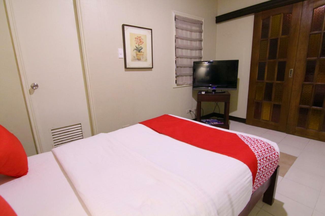 Oyo 103 Artina Suites Hotel Makati City Exterior photo