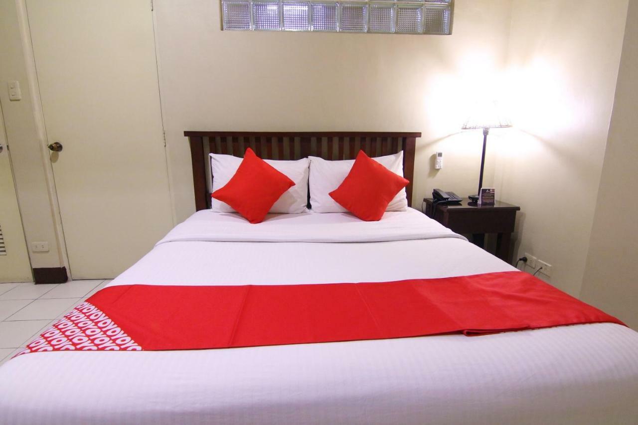Oyo 103 Artina Suites Hotel Makati City Exterior photo
