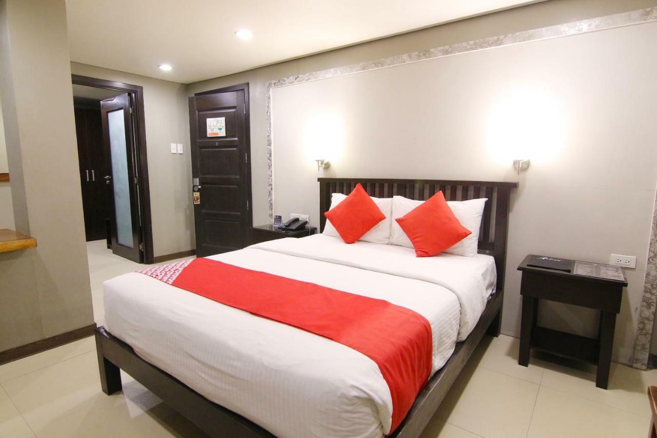 Oyo 103 Artina Suites Hotel Makati City Exterior photo