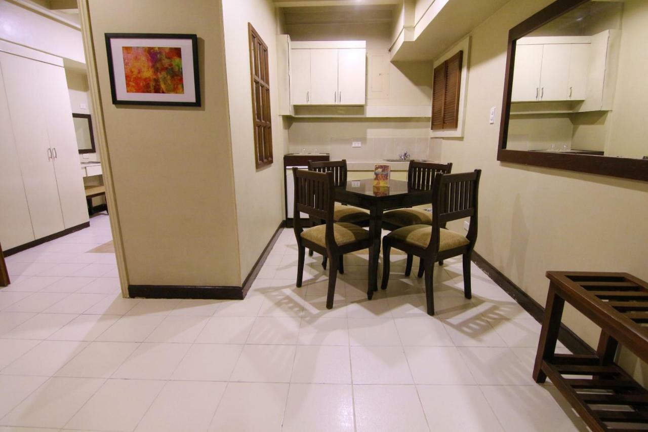 Oyo 103 Artina Suites Hotel Makati City Exterior photo