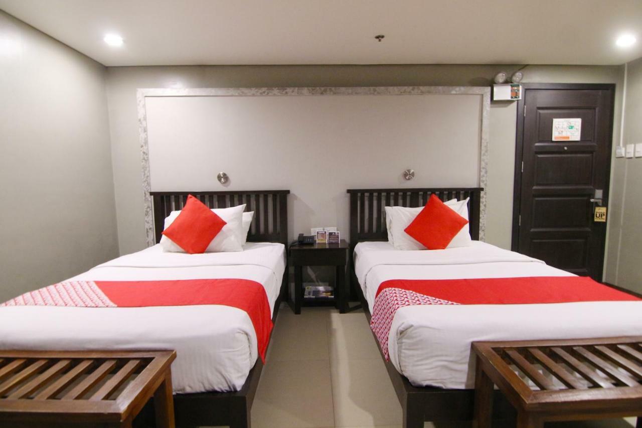 Oyo 103 Artina Suites Hotel Makati City Exterior photo