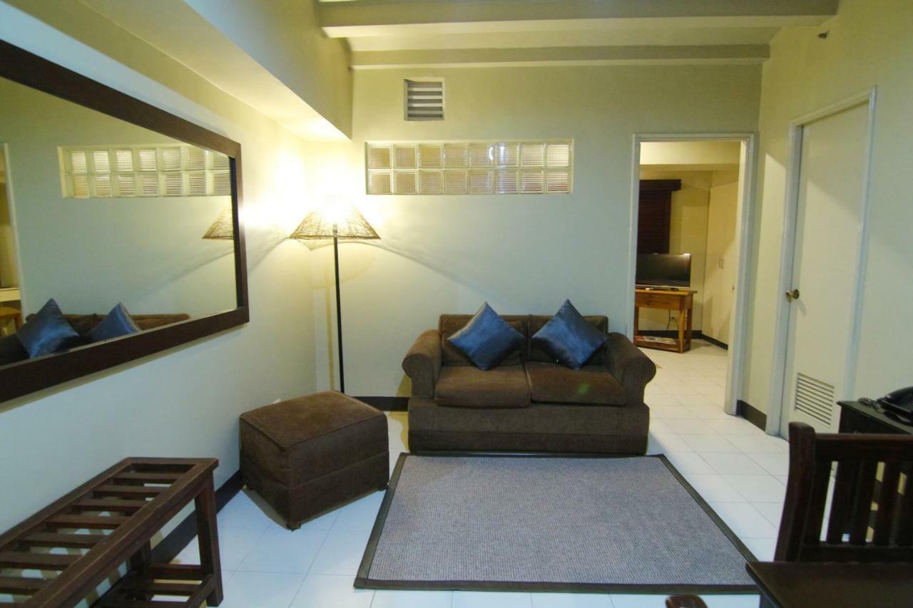 Oyo 103 Artina Suites Hotel Makati City Exterior photo