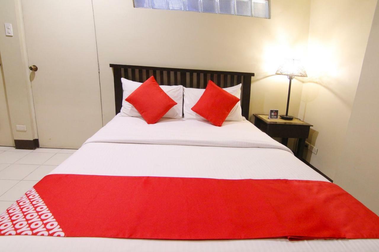 Oyo 103 Artina Suites Hotel Makati City Exterior photo