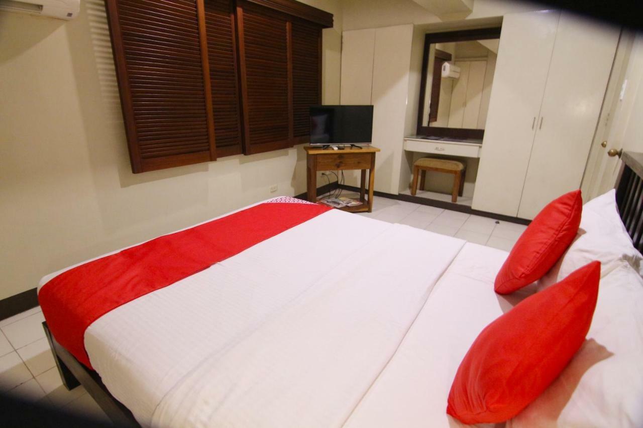 Oyo 103 Artina Suites Hotel Makati City Exterior photo