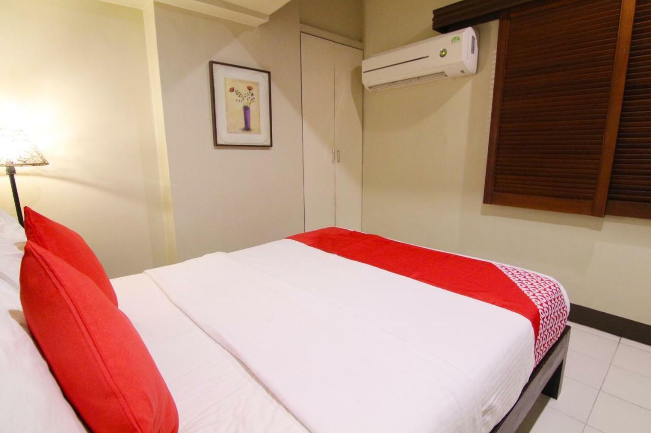 Oyo 103 Artina Suites Hotel Makati City Exterior photo