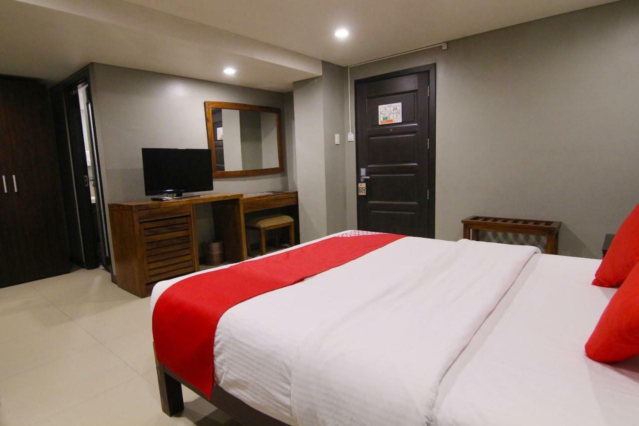 Oyo 103 Artina Suites Hotel Makati City Exterior photo