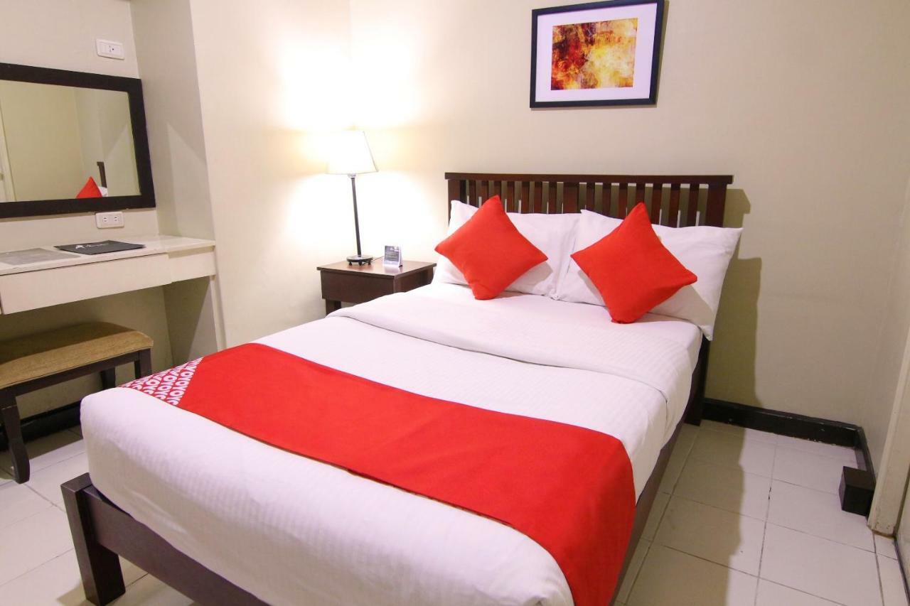 Oyo 103 Artina Suites Hotel Makati City Exterior photo