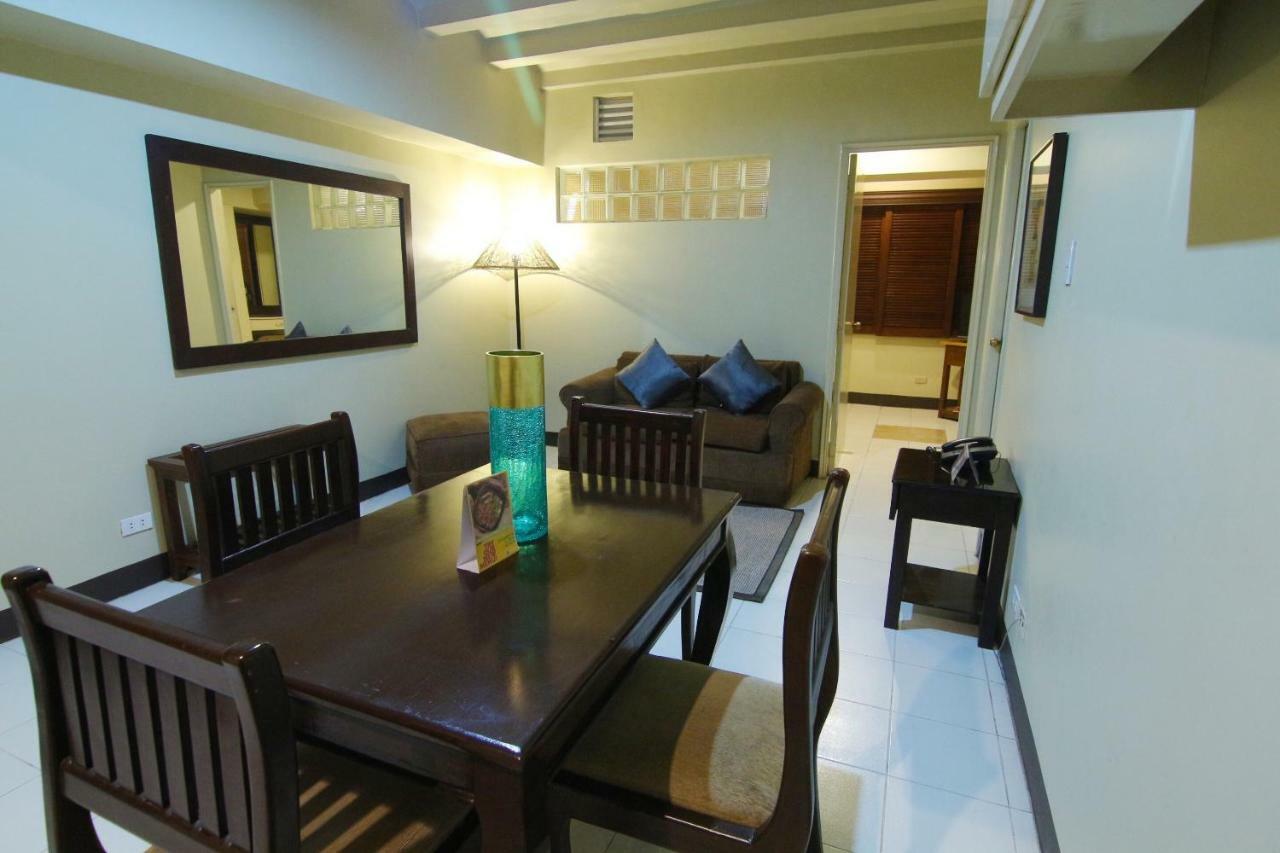 Oyo 103 Artina Suites Hotel Makati City Exterior photo